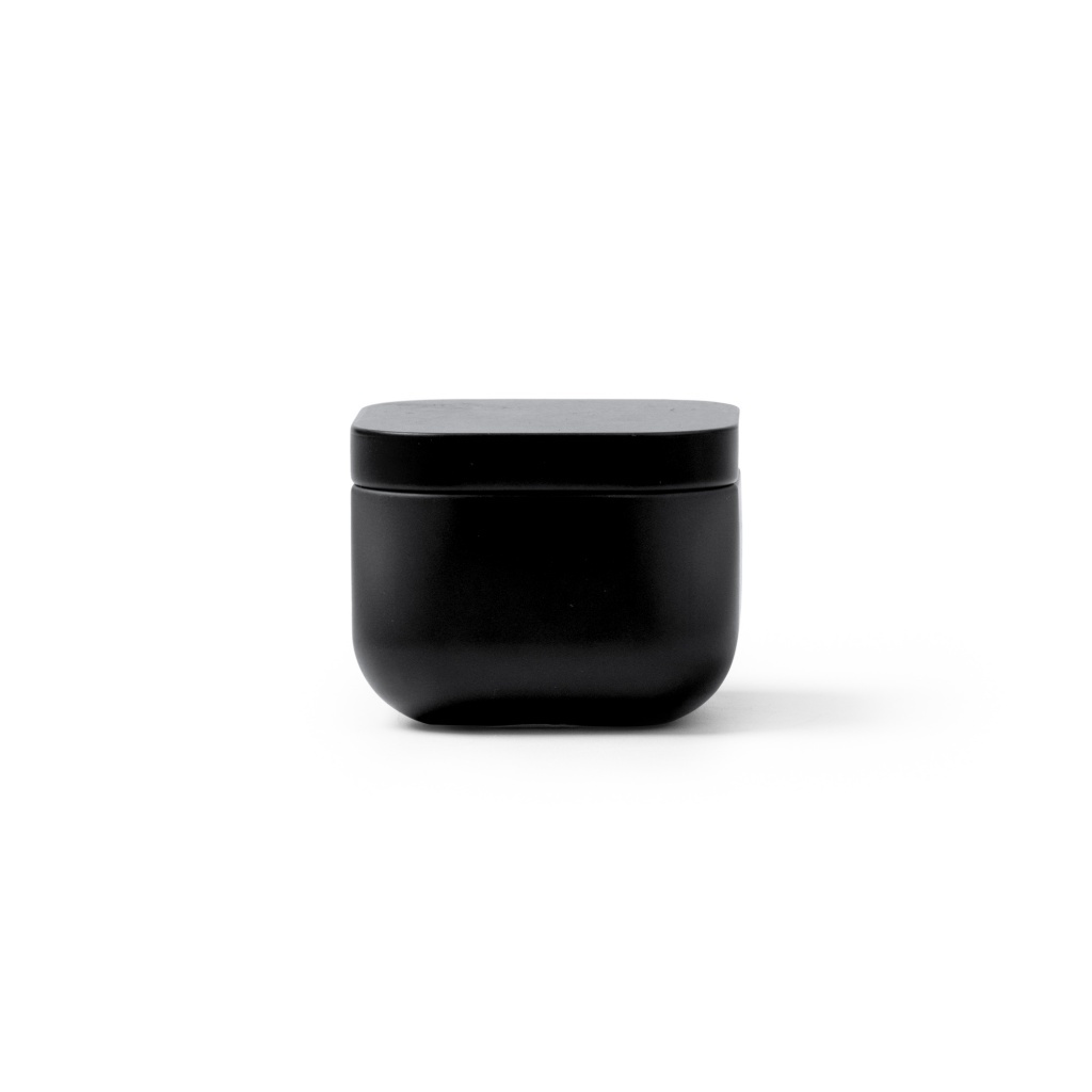 Trini - Aromatyczna świeca z kwadratową, metalową miską. Wosk roślinny o aromacie lawendy.