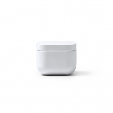 Trini - Aromatyczna świeca z kwadratową, metalową miską. Wosk roślinny o aromacie lawendy.